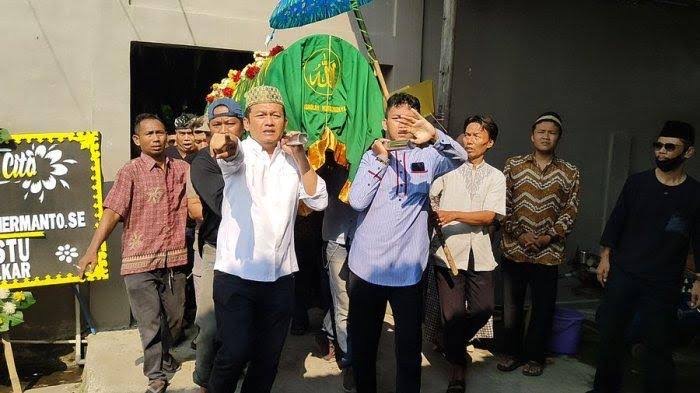 Kondisi rumah duka dalam proses pemakaman, Jumat (26/5/2023) tadi siang