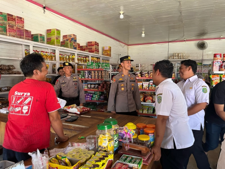 Kapolsek Sebulu Pastikan Stok Sembako Cukup dan Harga Stabil Menjelang Idulfitri.